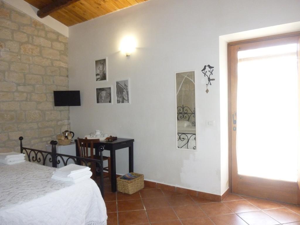 Liola Hostal Módica Exterior foto